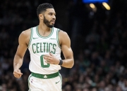 西亚卡姆三巨头联手，凯尔特人得分突破，刷新队史纪录冲击季后赛！的简单介绍